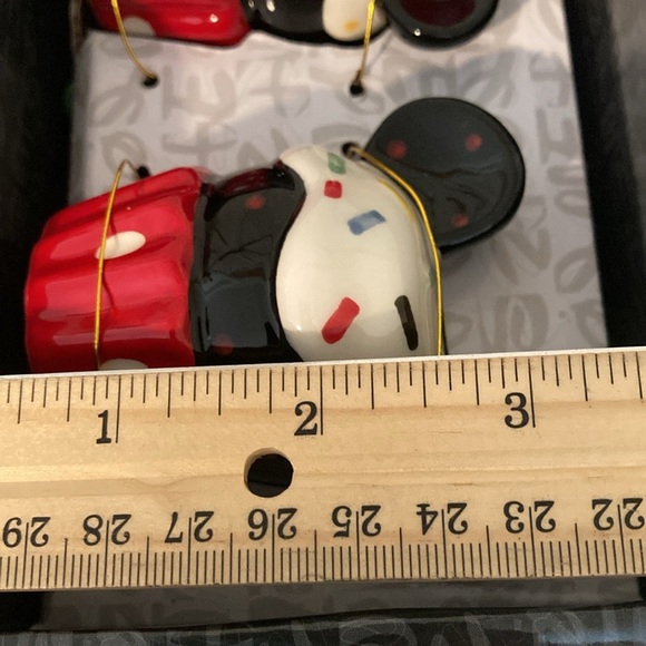 Disney Mickey and Minnie Mouse Cupcake Shakers - Picture 7 of 8